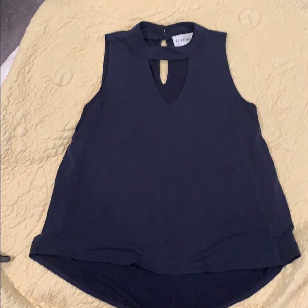 OLIVE + OAK
Gigi Mock Neck Sleeveless Top